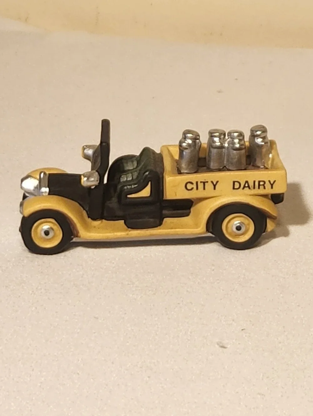 Dept 56 Heritage Village Transport City Bus & Dairy Truck #5983-8 In Box Retired